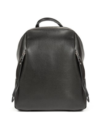 Siyah deri kadının sırt çantası beyaz arka planda izole edilmiş..