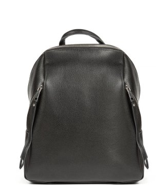 Siyah deri kadının sırt çantası beyaz arka planda izole edilmiş..