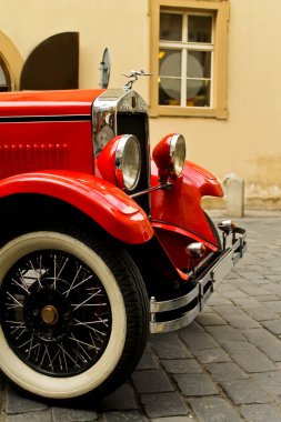 Kırmızı nadir araba