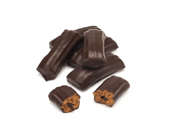 Caramelle al cioccolato dolci con ripieno, sfondo bianco — Foto Stock