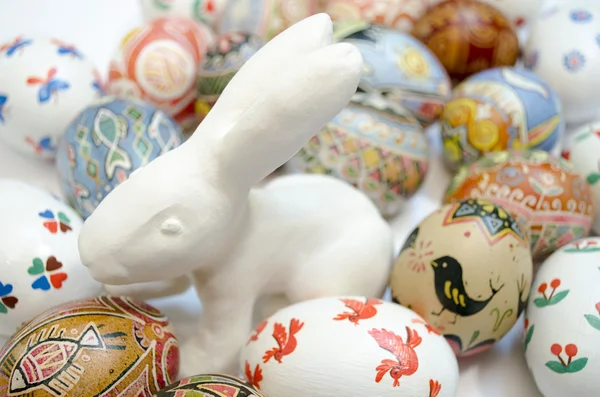 Jaja wielkanocne i króliki — Zdjęcie stockowe