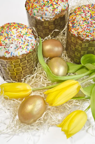 復活祭の卵ケーキ チューリップ — ストック写真