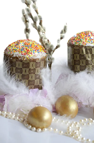 復活祭の卵ケーキ綿毛ゴールド — ストック写真