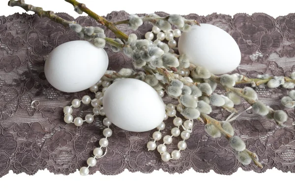 Ägg, pearl och willow gren — Stockfoto
