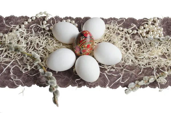 Huevo de Pascua y rama de sauce —  Fotos de Stock