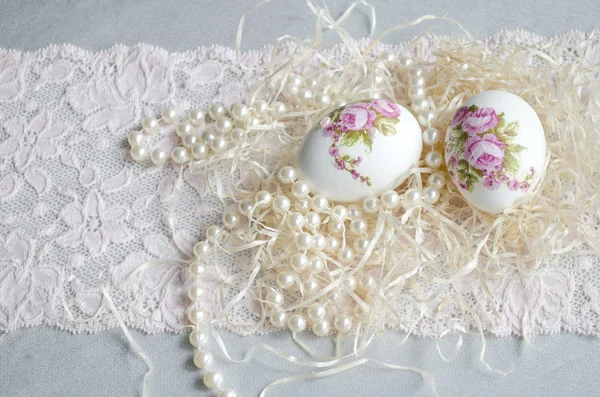Decoupage de huevo, encaje y perla — Foto de Stock