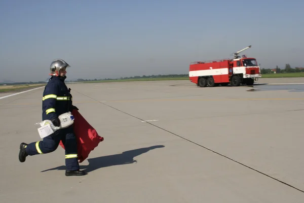 İtfaiyeciler iş başında.