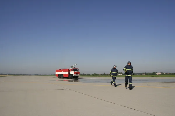 Vigili del fuoco in azione Fotografia Stock