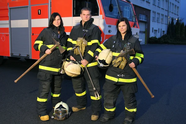 itfaiye eri ve kızlar