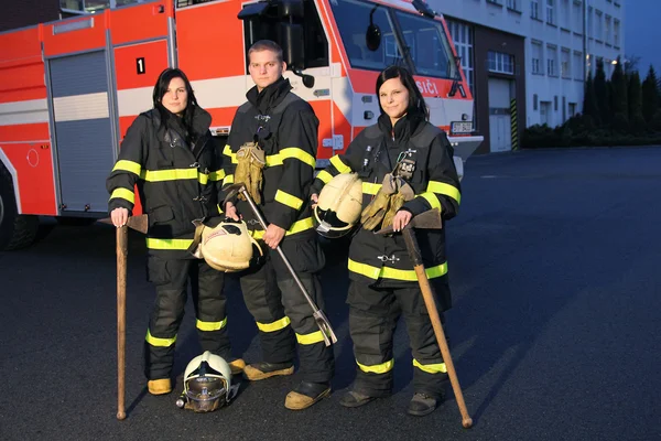 itfaiye eri ve kızlar