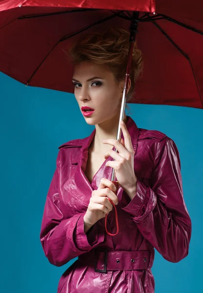 Femme sexy avec parapluie — Photo