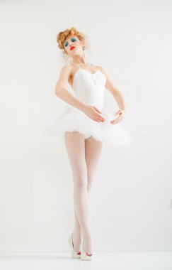 güzel kız bir balerin gibi giyinmiş. moda makyaj. şık h