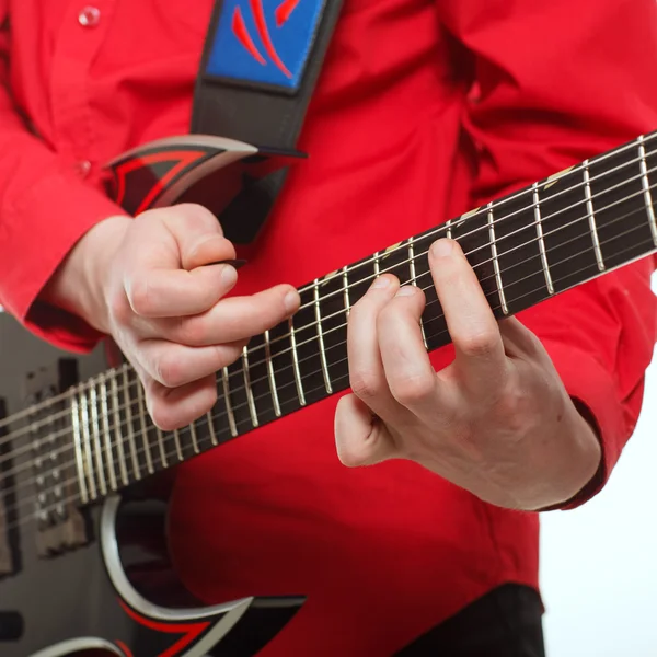 Guitarrista de rock toca guitarra solo — Fotografia de Stock