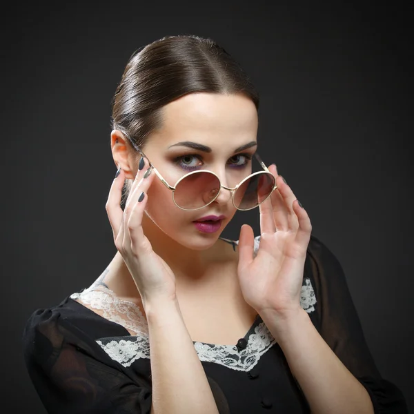 Beautiful girl takes off her glasses — Stock Photo, Image