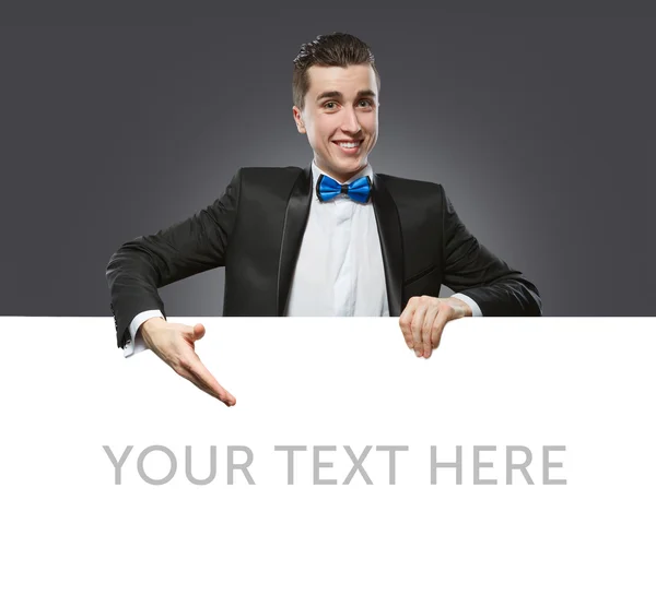 Junger Mann in der Hand eines Whiteboards — Stockfoto