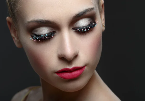 Macro shot of woman's beautiful eye with fashion eyelashes. — Stock Photo, Image