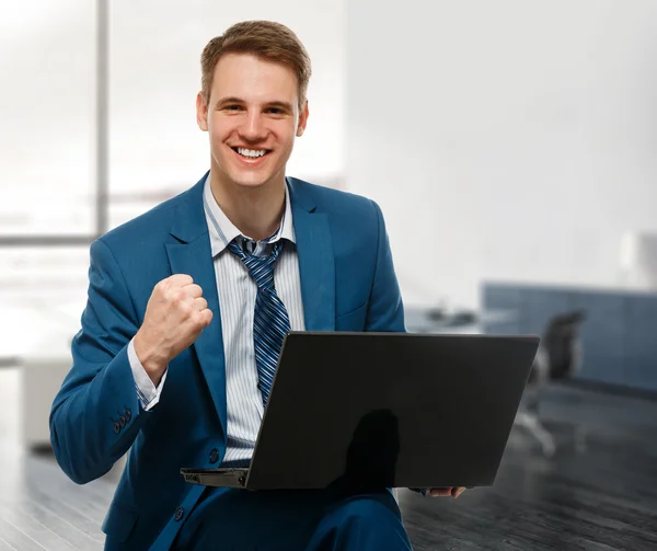 Businessman with computer in office — Stock Photo, Image