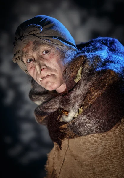 Skådespelerskan klädda som baba yaga. — Stockfoto