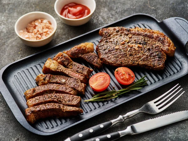 Top Sirloin Cup Rump Steaks Grilled Black Board Dark Background — Foto de Stock