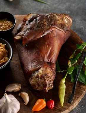 Geleneksel Alman mutfağı, Schweinshaxe füme jambon.