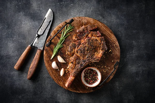Frissen Grillezett Tomahawk Steak Fából Készült Vágódeszkán Grill Ételek Felülnézet — Stock Fotó