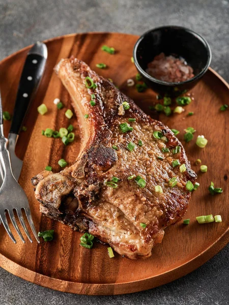 Grilled Pork Chop Grey Plate Sprinkled Green Onions Wooden Plate — Stock Photo, Image