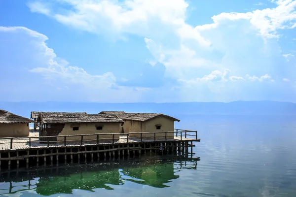 Ethno-Architektur-Gebäude am Ohrid-See Stockbild