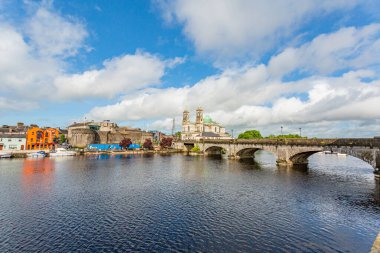 Beautiful view of the river Shannon, the bridge, the parish church of Ss. Peter and Paul and the castle in the village of Athlone, wonderful day in the county of Westmeath, Ireland
