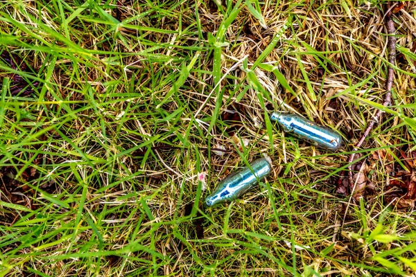Empty Bulbs Nitrous Oxide Laughing Gas Grass Public Park Hippie — Zdjęcie stockowe
