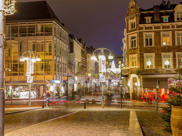 Cobbled Street Pole Lamps Decorated White Lighting Christmas Decorations Calm — Stock fotografie