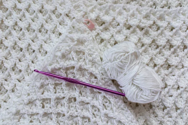 Top View Partially Finished White Cotton Blanket Original Raised Crochet — 스톡 사진
