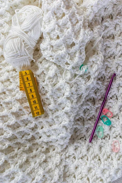 Ball Yarn Purple Crochet Hook Yellow Measuring Tape Green Pink — Stock Photo, Image