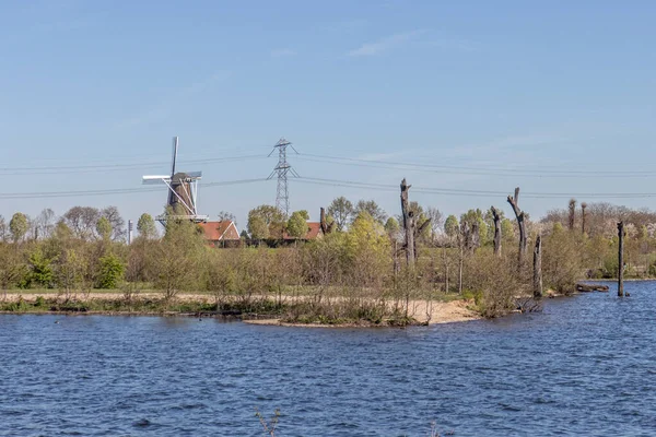 Landskap Molenplas Naturreservat Längs Floden Oude Maas Bomenmonumentet Väderkvarn Och — Stockfoto