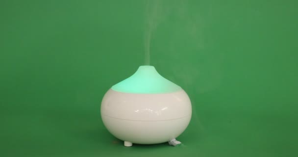 White Aroma Oil Diffuser Humidifier Exhales Aromatizing Mist Color Changing — Stock video