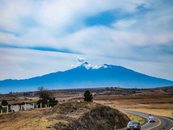 Mexican Countryside Landscape Colima Volcano Winding Asphalt Road Driving Cars — 图库照片