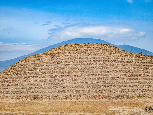 Circular Pyramid Blue Sky Guachimontones Stepped Conical Structures Mountain Background — 图库照片