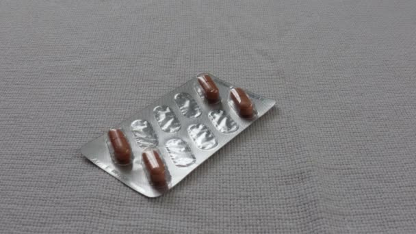 Groep Van Geneesmiddelen Pillen Capsules Geplaatst Een Tafel Witte Achtergrond — Stockvideo