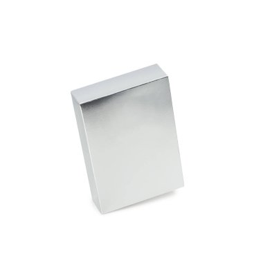 Gümüş kutu modeli kırpma yolu olan beyaz arkaplanda izole edildi.