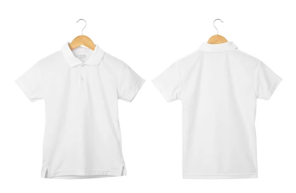 Branco Polo Camisa Mockup Pendurado Isolado Fundo Branco Com Recorte — Fotografia de Stock