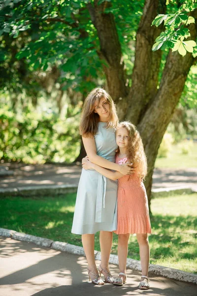 Young Mother Daughter Hug Walk Park Portrait Beautiful Family One — Stock Photo, Image