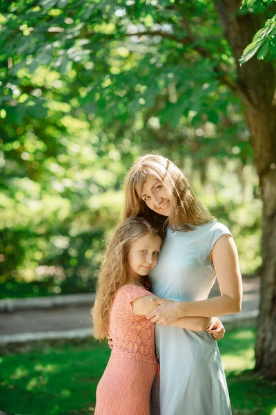 Young Mother Daughter Hug Walk Park Portrait Beautiful Family One — Stock Photo, Image