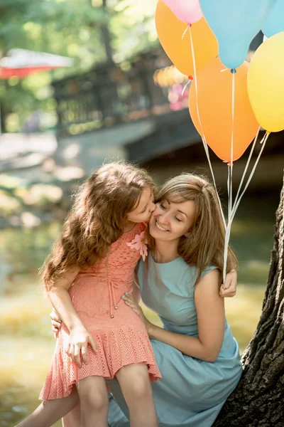 Cute Family Mom Her Daughter Launching Balloons Birthday Celebration Summer — Stock Photo, Image