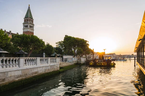 Hermoso Amanecer Colorido Los Muelles Venecia Italia — Foto de Stock