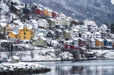 Odda, Norveç - 08 Ocak 2022: Norveç 'in Odda kenti ve Hardangerfjord kenti