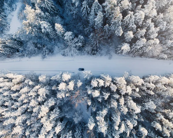 Vista Aérea Carretera Bosque Durante Invierno Con Coche — Foto de Stock