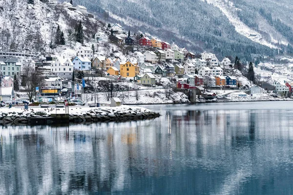挪威敖达市 2022年1月8日 挪威敖达市和Hardanger Fjord冬季降雪 — 图库照片