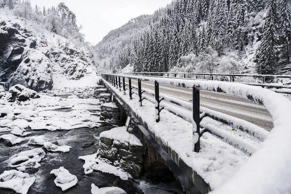 Río Grnsdalslona Cerca Cascada Latefossen Durante Frío Invierno Odda — Foto de Stock