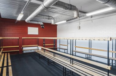 Spor salonundaki buz hokeyi soyunma odaları