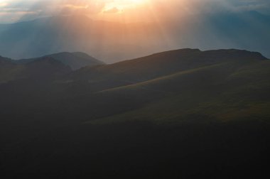 İtalyan Dolomitleri 'nde gün batımı, Alpler. Seceda dağından alındı