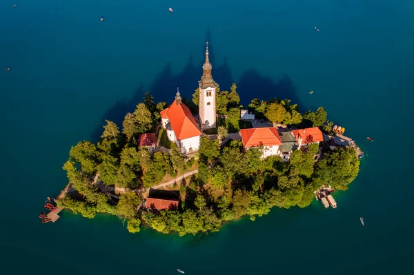 Letecký Pohled Jezero Bled Historický Kostel Nachází Klidné Malebné Prostředí — Stock fotografie